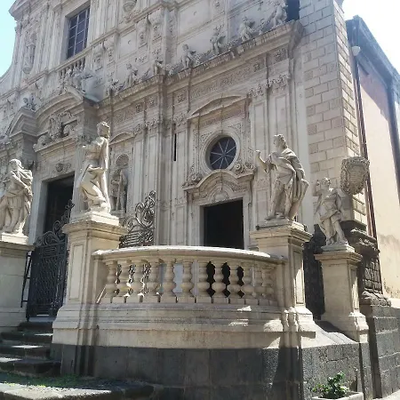 La Corte Di Aci *