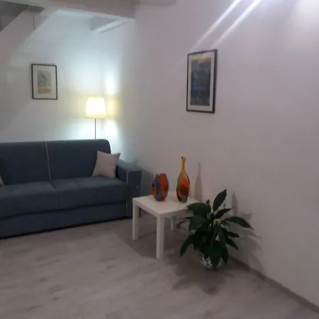 La Corte Di Aci 阿奇雷亚莱
