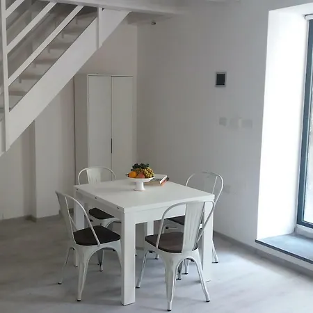 La Corte Di Aci *