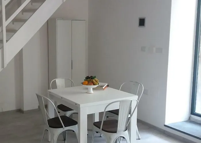 La Corte Di Aci *