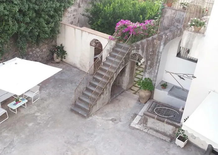 La Corte Di Aci Acireale